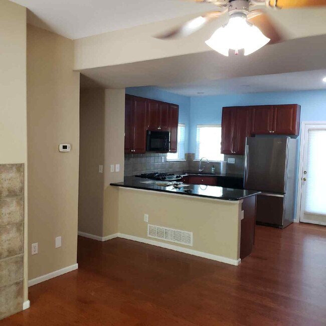 Building Photo - 2233 Watersong Cir