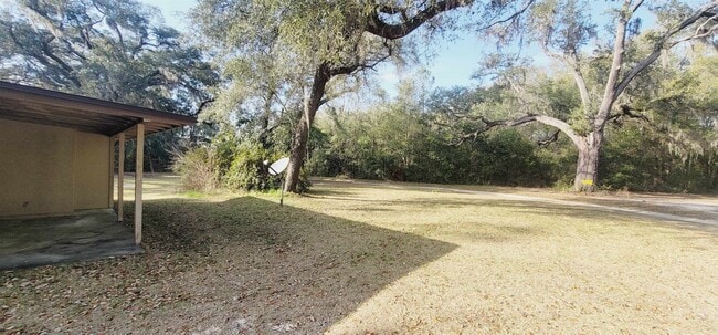 Building Photo - 11 Trails End Rd