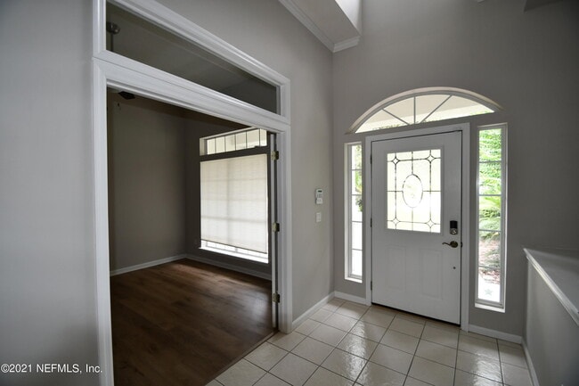 Building Photo - 925 Lotus Ln S