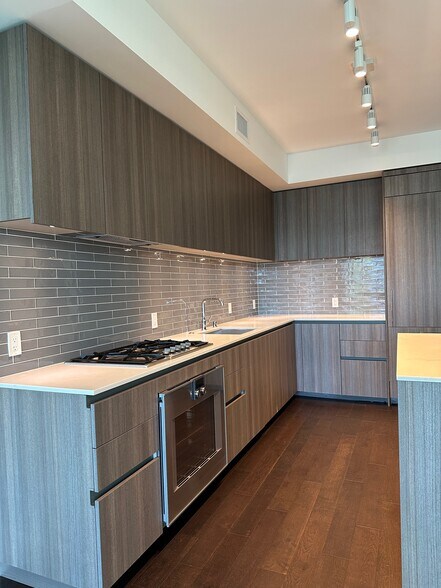 Building Photo - 1000 3rd St