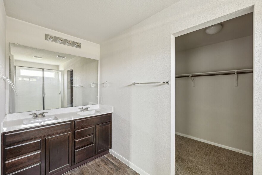 Building Photo - 210 Seaholm Ln