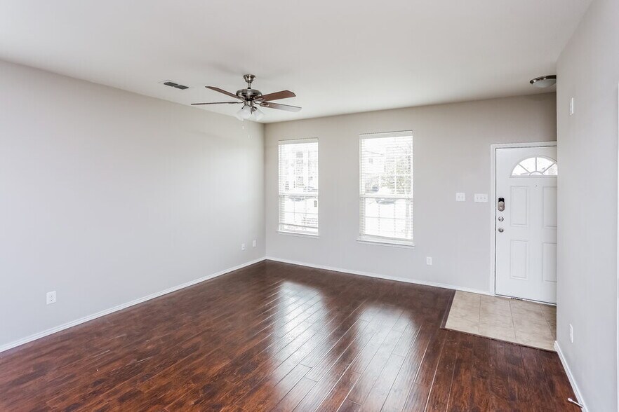 Building Photo - 5000 Caraway Dr