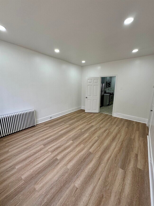 Building Photo - 204 Zabriskie St
