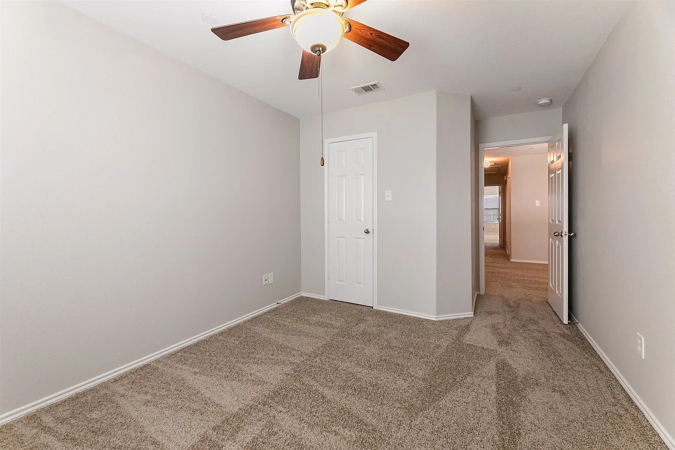 Building Photo - 9829 Fleetwood Dr