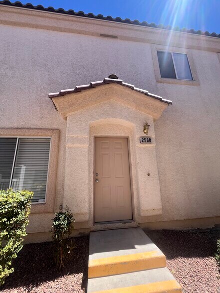 Building Photo - 2580 Lazy Saddle Dr