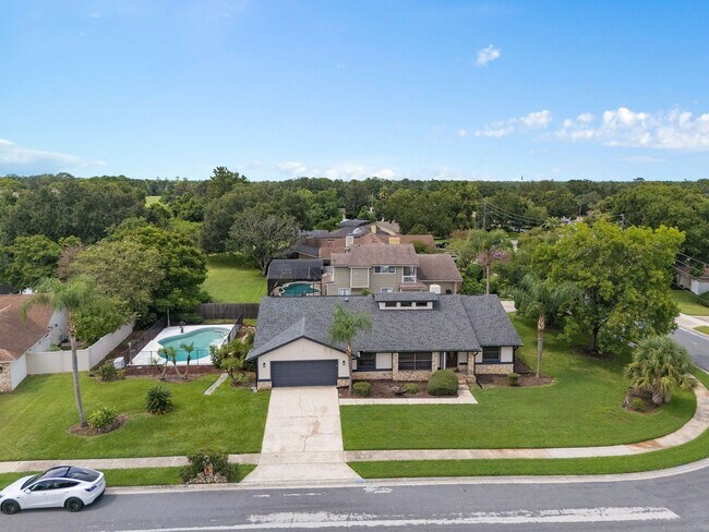 Building Photo - **Recently upgraded 4/2 pool home in Longw...