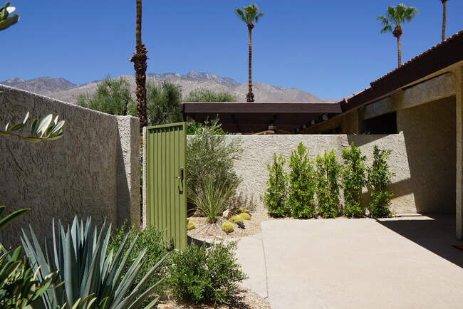 Building Photo - 204 N Hermosa Dr