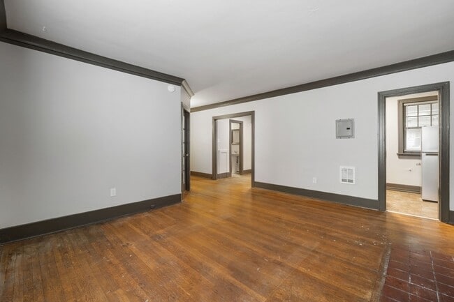 Building Photo - 16 N Broadway St