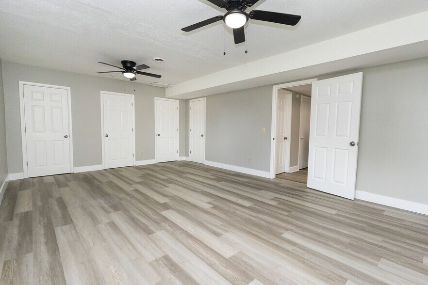Building Photo - 4000 Lara Ln
