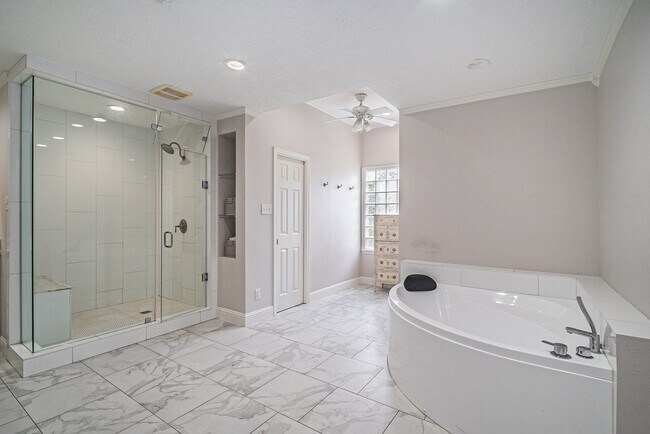Building Photo - 743 Bison Dr