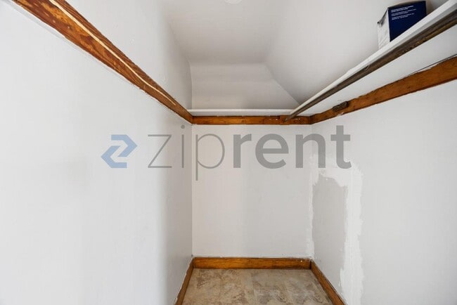 Building Photo - 16 Penhallow St