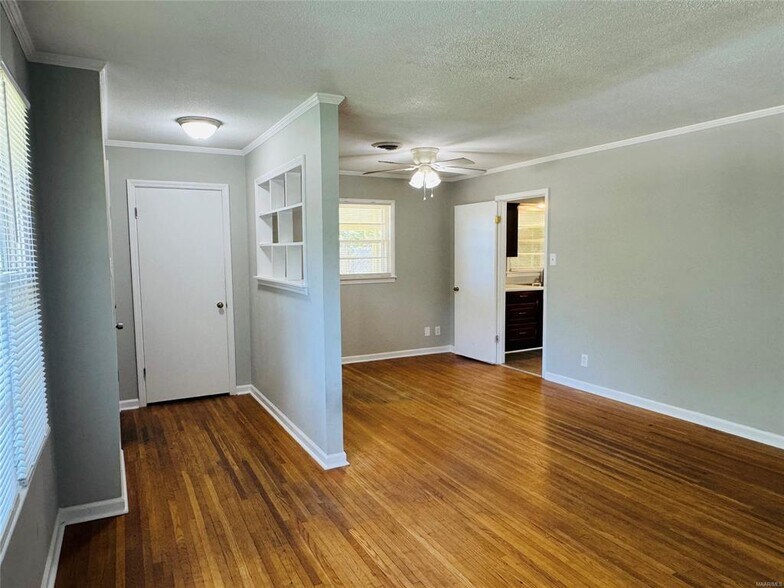 Building Photo - 664 Joryne Dr