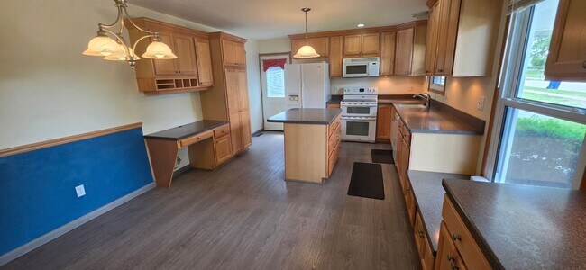 Building Photo - 11864 Featherwood Dr
