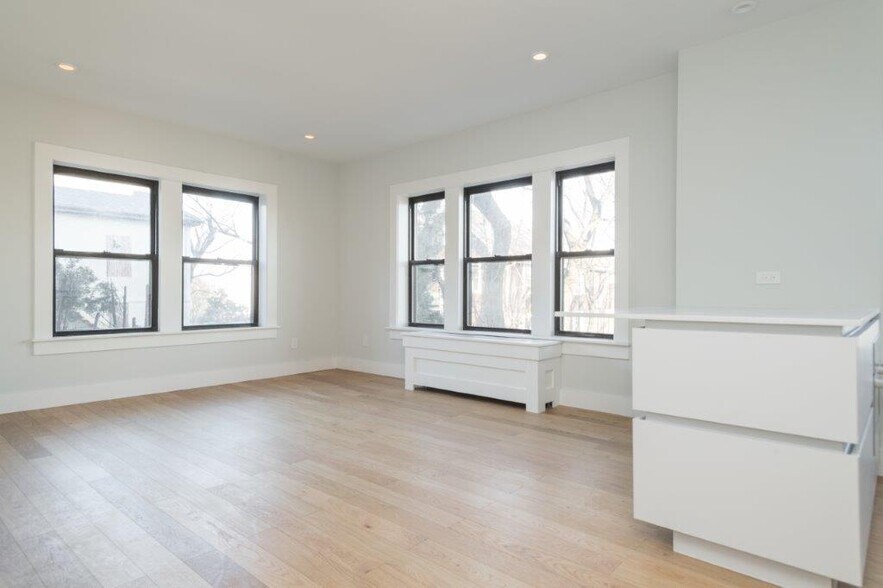 Building Photo - 123 Highland Ave