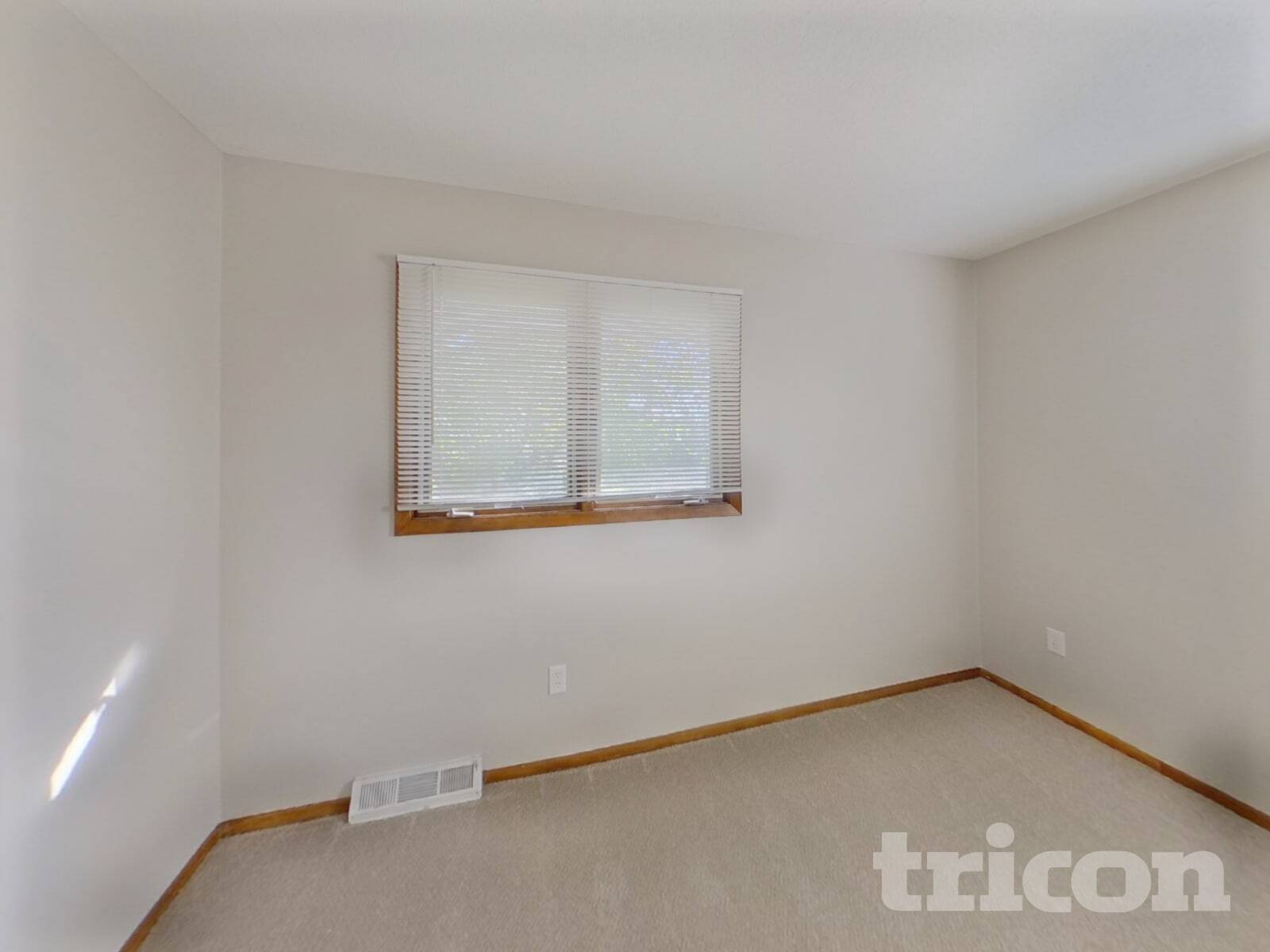 Building Photo - 931 Market St S