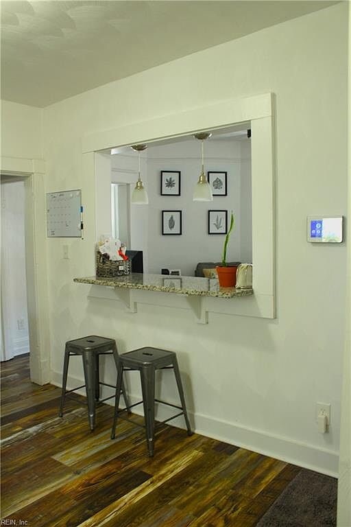 Building Photo - 1046 W 35th St