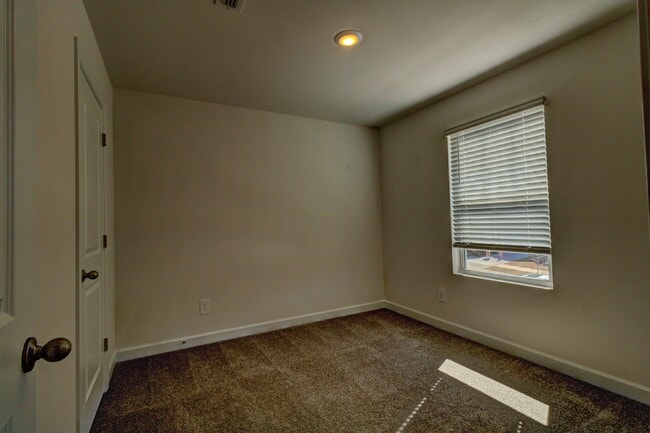 Building Photo - 5030 Poplin Vly