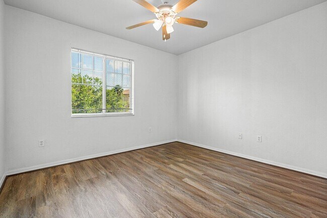 Building Photo - 6400 Emerald Dunes Dr