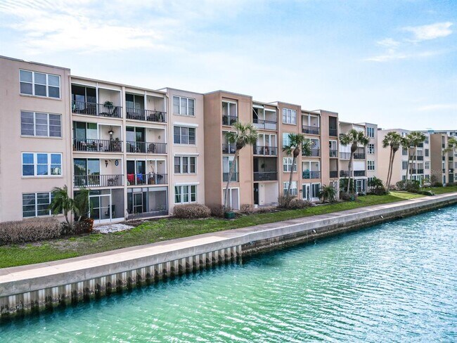 Building Photo - 7910 Sun Island Dr S