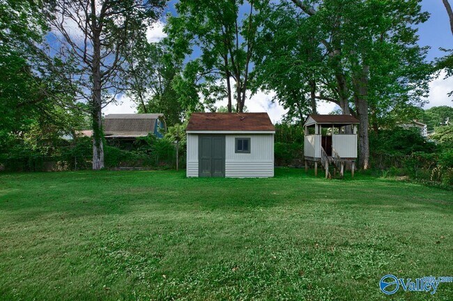 Building Photo - 2320 Rodgers Dr NE