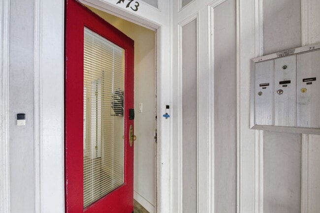 Building Photo - 1473 Clay St