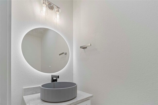 Building Photo - 4505 Phlox St