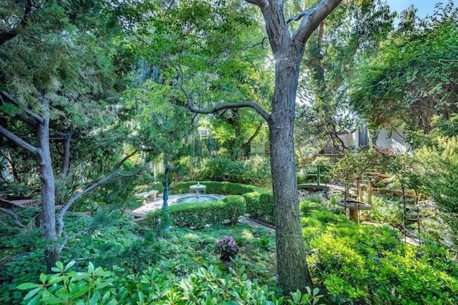 Building Photo - 2057 N Las Palmas Ave