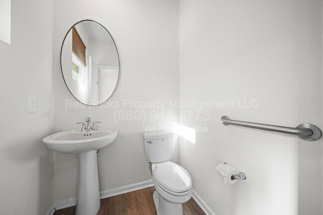 Building Photo - 808 Gable Oak Ln