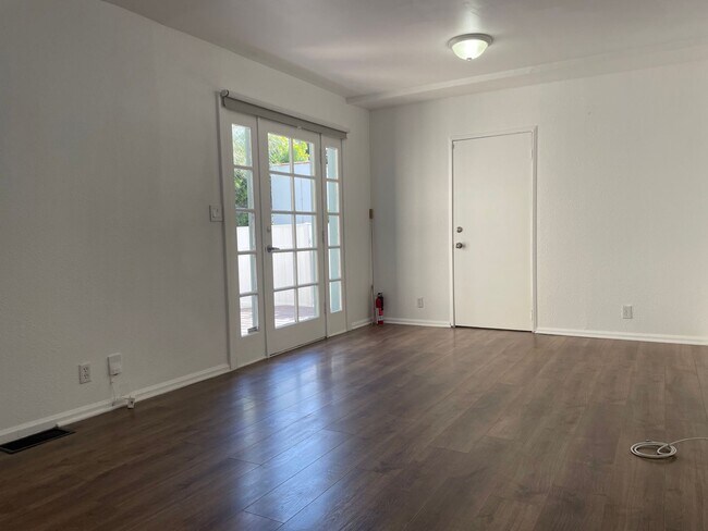Building Photo - Private Single Family Home in Central Quie...