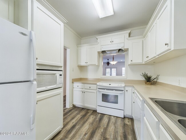Building Photo - 102 Judice Meadows Ln