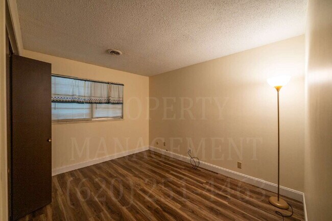 Building Photo - Charming 2-Bedroom Oasis in the Heart of Coffeyville