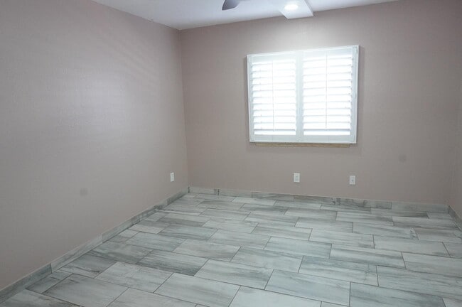 Building Photo - 10444 N 69th St