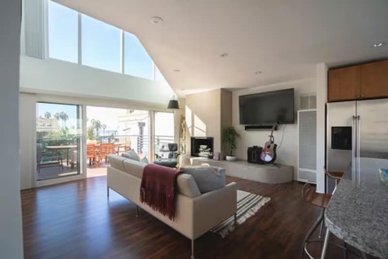 Building Photo - 6672 Vista Del Mar