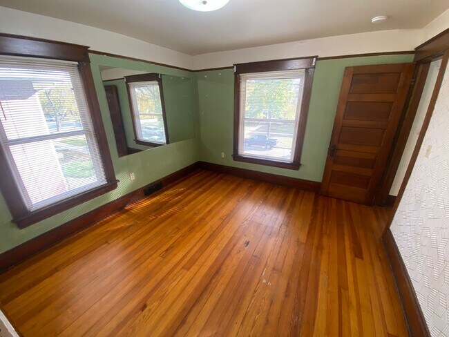 Building Photo - Charming 4-Bedroom Historic Home Near Downtown!