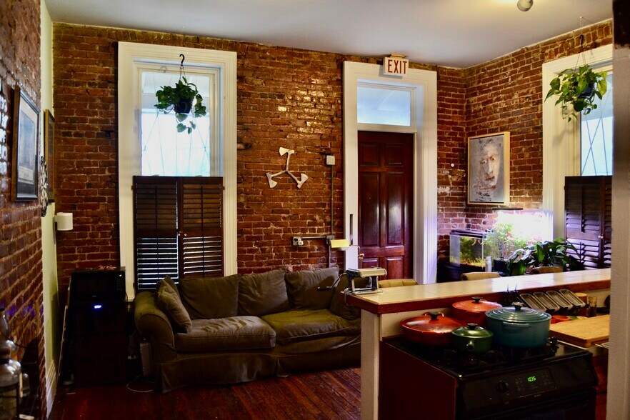 looking back at the front door - 625 7th Ave S