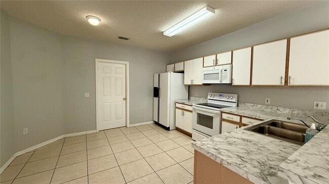 Building Photo - 526 Maricopa Dr