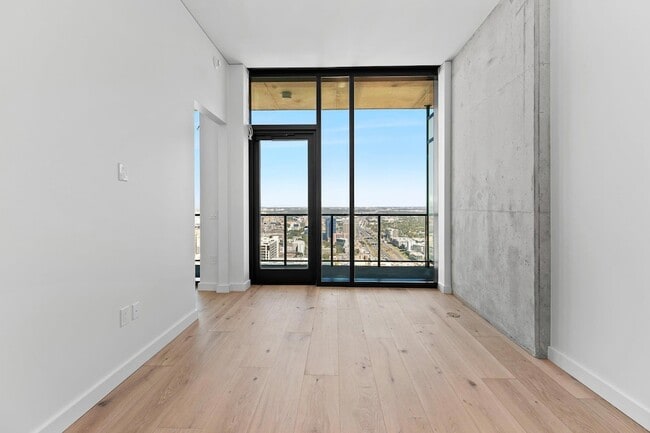 Building Photo - 610 Davis St