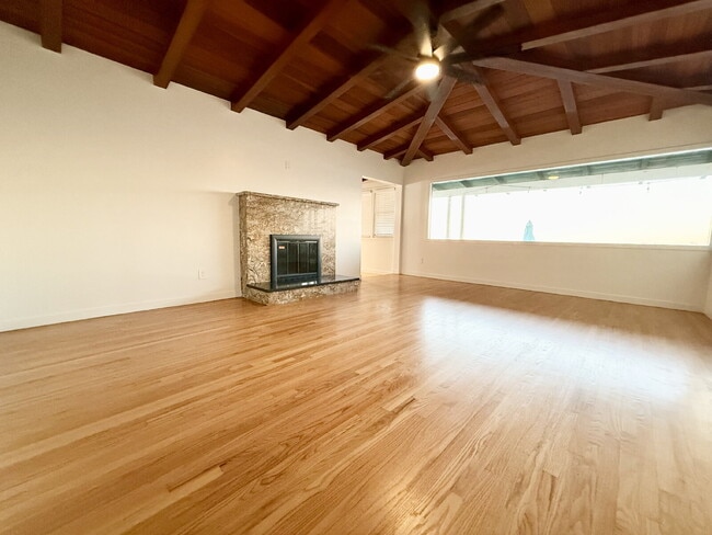 Building Photo - !! OPEN HOUSE !! Sunday 4/20 - 2:00pm to 7:00pm