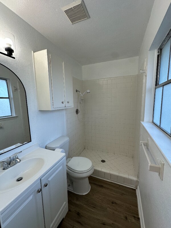 Building Photo - 7206 Glen Haven Dr