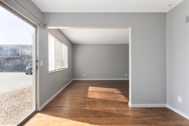 Building Photo - 403 W 87 Pl