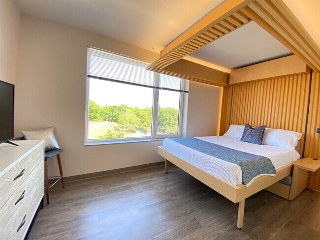 Building Photo - 409 Elm St