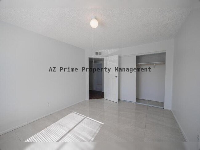 Building Photo - 3629 E Blanche Dr