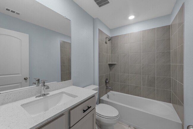 Building Photo - 15223 Mayflower St