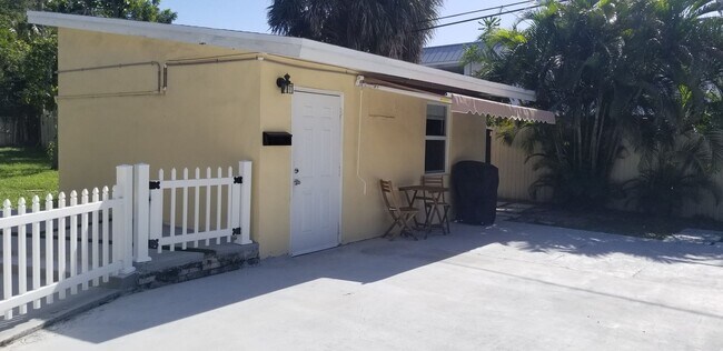 Building Photo - 300 NW 21st St