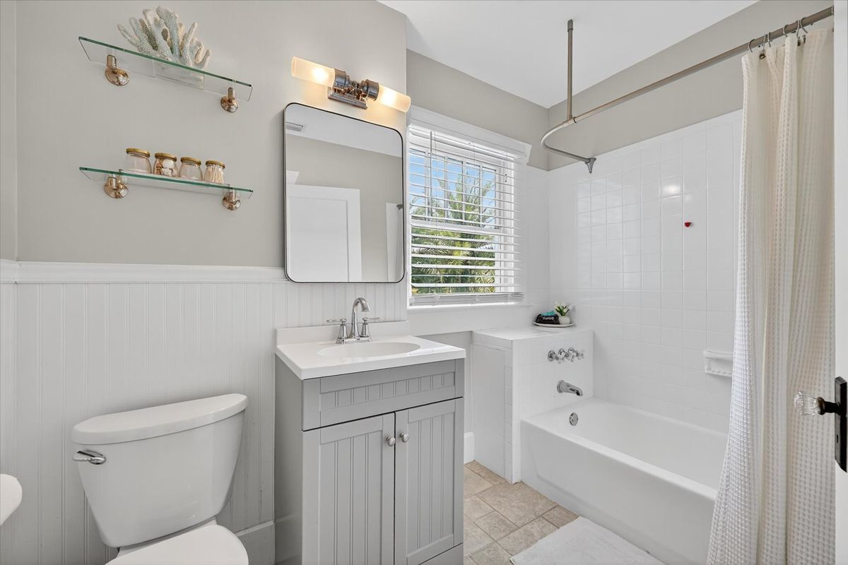 Building Photo - 235 10TH Ave