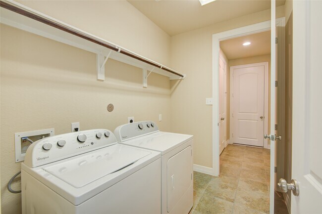 Building Photo - 4914 Ava Meadows Ln