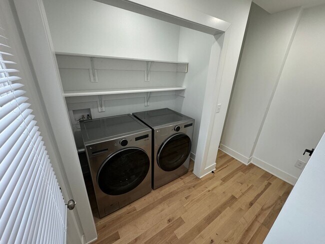 Building Photo - 2 Bedroom - Weiland Park