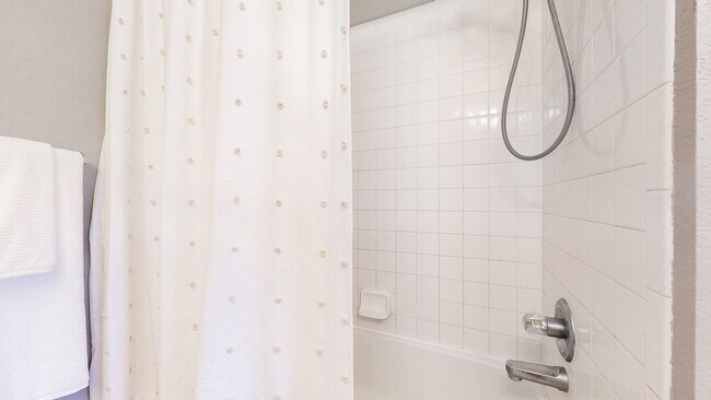 Building Photo - Beautiful 3-Bed, 2.5-Bath Home in South Fo...