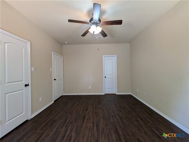 Building Photo - 296 Rosalie Dr
