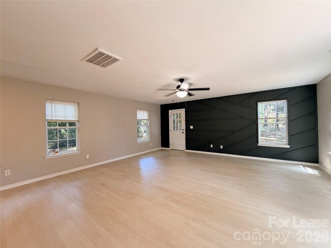Building Photo - 4413 Gondola Ave